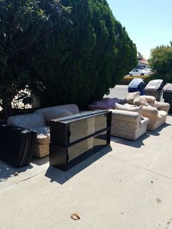 Free furniture on 2024 craigslist near me