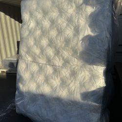 Queen Size Bed Mattress King Koil Intimate Medium Euro Top Pillow Stearns & Foster Aireloom Kluft Hotel Collection Serta Sealy Beautyrest Black Nectar