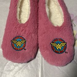 Wonder Woman Tm Slippers 9- 9 1/2