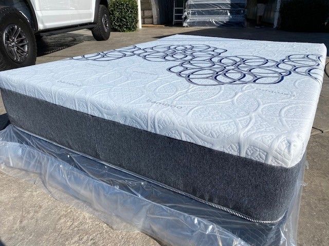 King Bamboo Cool Gel Memory Foam!•••