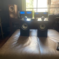 Audiophile  B&W 705s2 Bookshelf Speakers