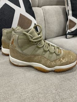 Air Jordan 11 Retro WMNS Olive Lux size 8.5