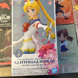 Super Sailor Moon Figure