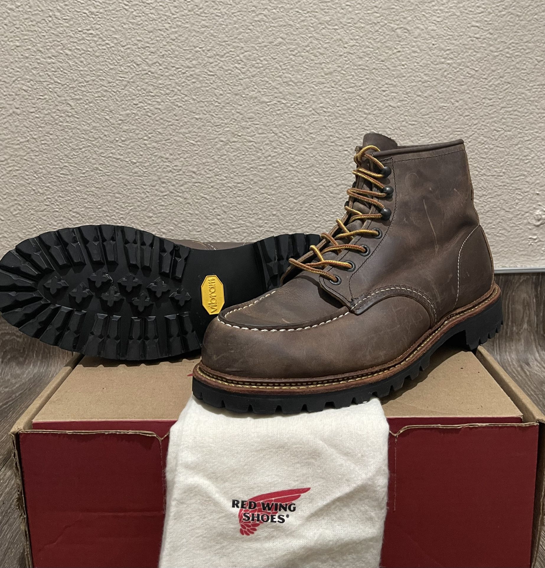 Red Wing Heritage Boots Style Moc Toe 8883 Size 11D With Customized Vibram Lug Sole