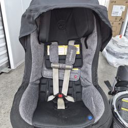 Orbit Baby Toddler Carseat With 2 Bases.