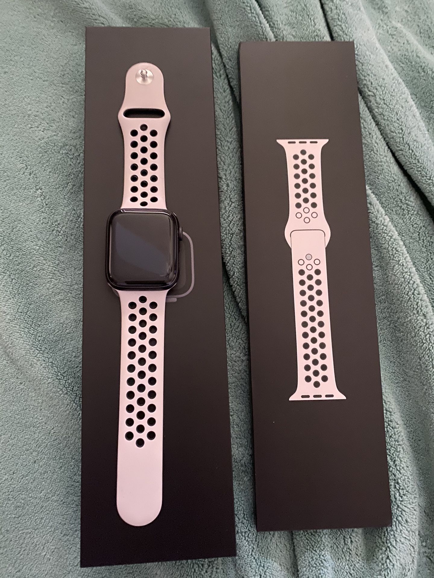 Apple watch series 5 44mm nike + with cellular