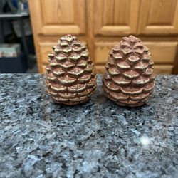 Vintage Ceramic Pinecone Pair Of Salt And Pepper Shakers.  Preowned Excellent Condition 