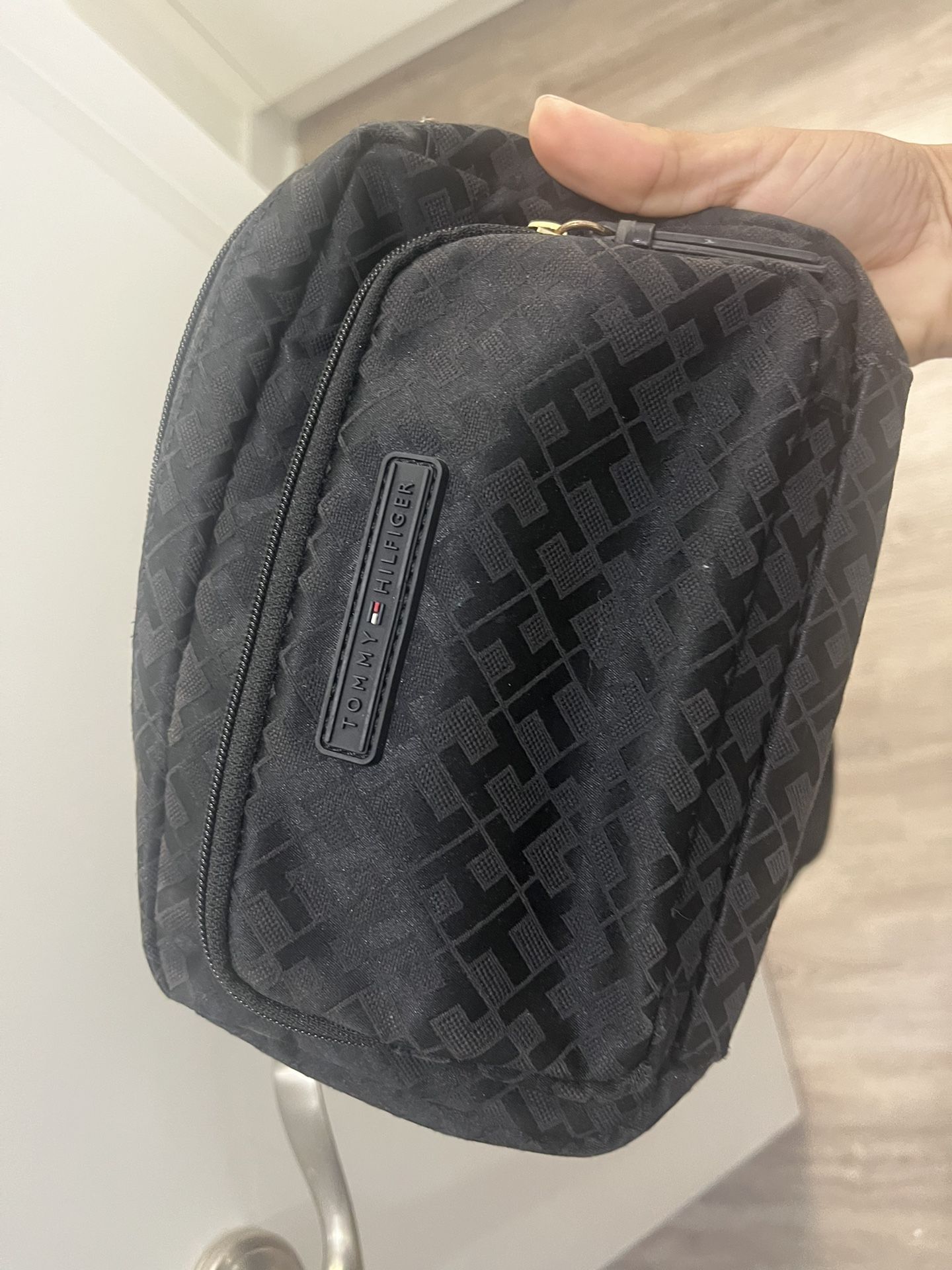 Tommy Hilfiger Cross Body