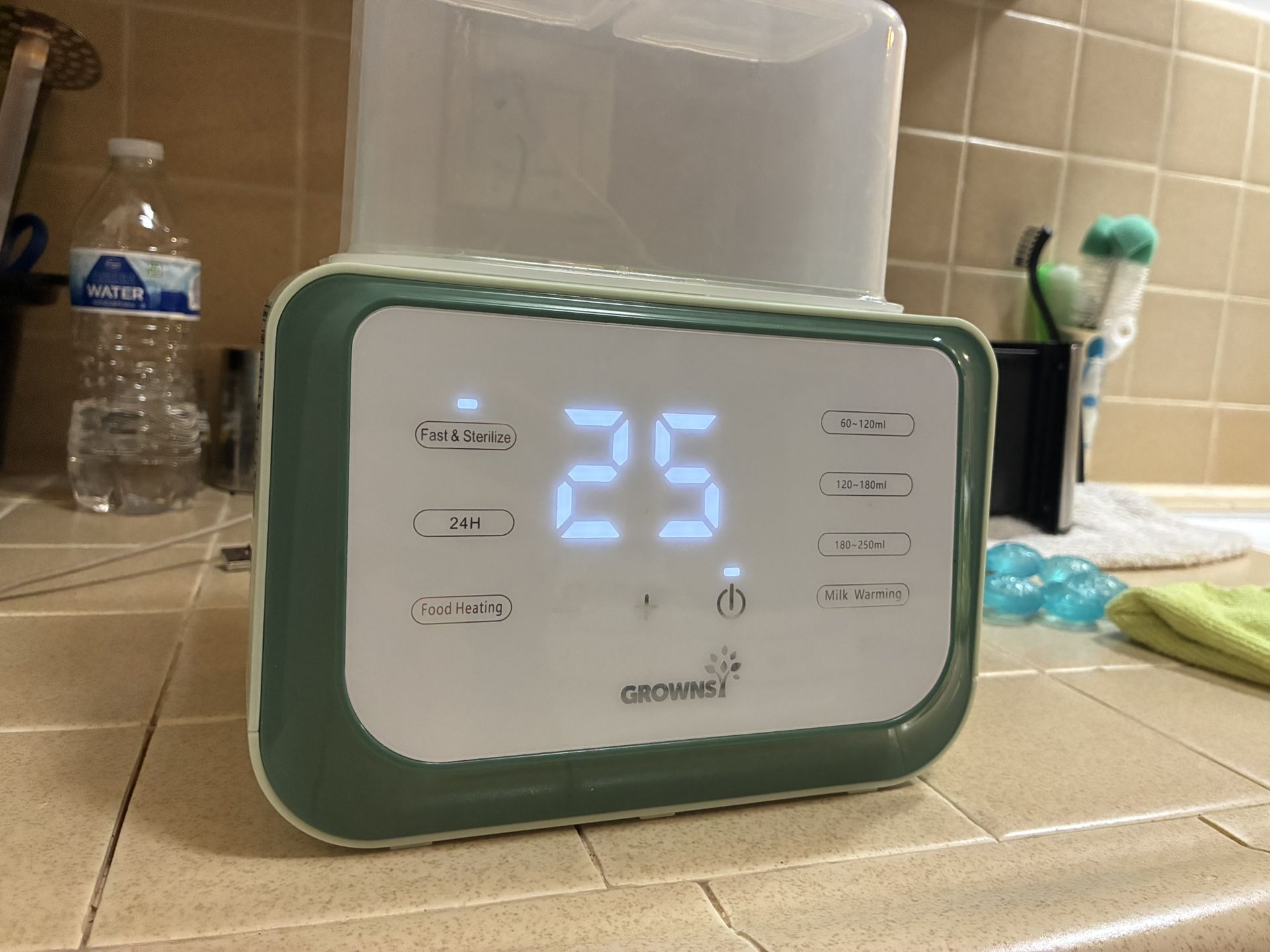 Compact ligh weight baby bottle Steilizer/ Milk And Food Warmer.