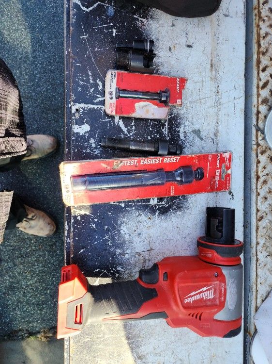 Milwaukee 2676-22 10 Ton KO Tool