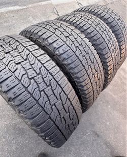 225 60 17 Falken Tires with 80% of useful life all 4 Seth de Llantas Con 80% de vida las 4