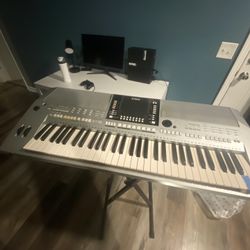 Yamaha PSR-S910 61-Key Arranger Workstation