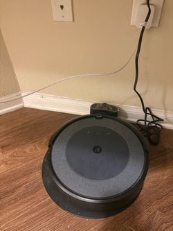 iRobot Roomba Robot Vacuum with Charging Base