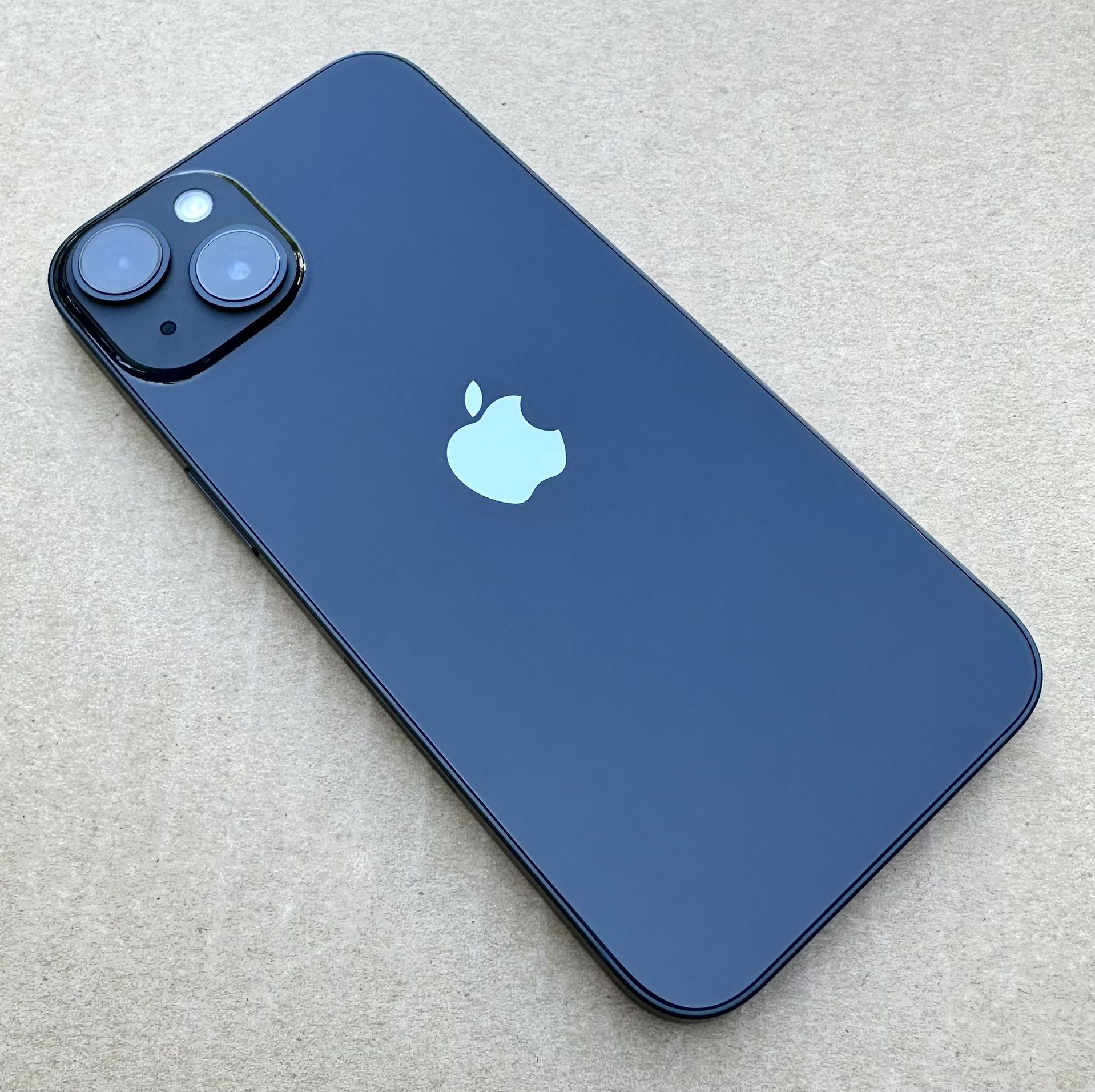 New - Apple iPhone 13 (128 GB) Midnight with Case