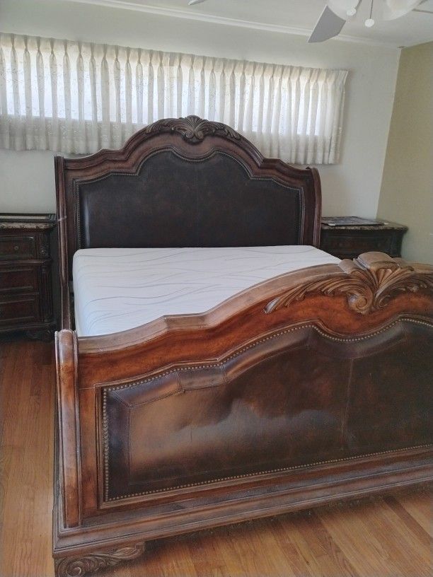 Beautifully Real Wood Dark Stain Bedroom Set