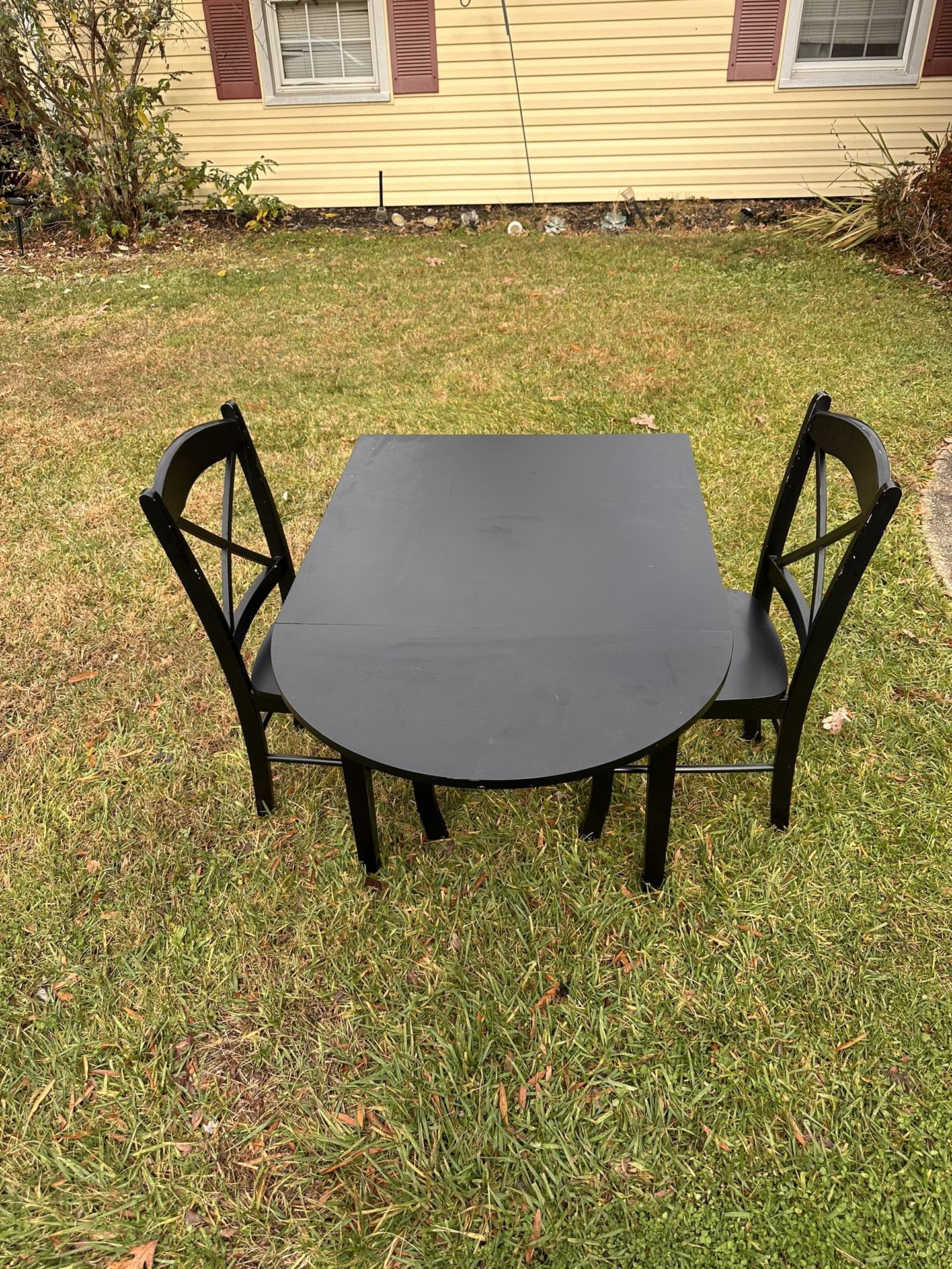 Breakfast/dining Table. 1 Leaf. 