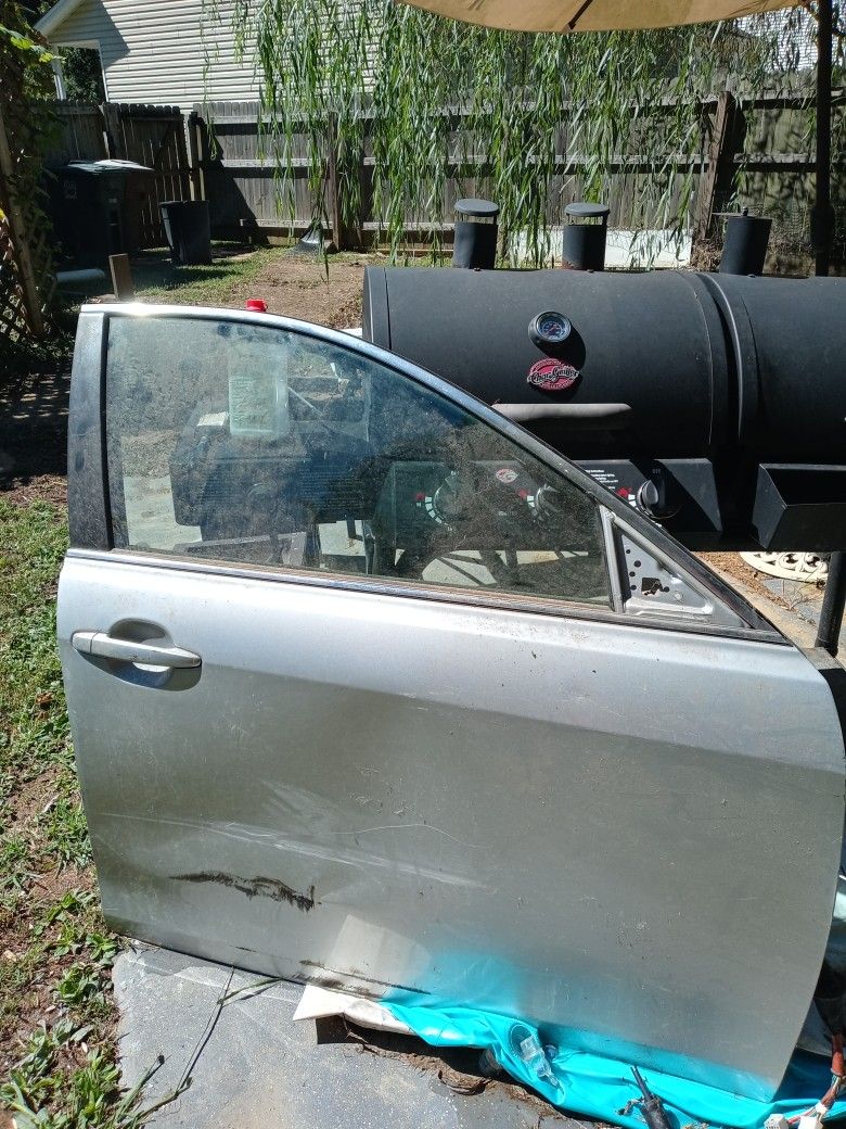 2007 Toyota Camry LE Passenger Side Front Window /w Interior door Panel