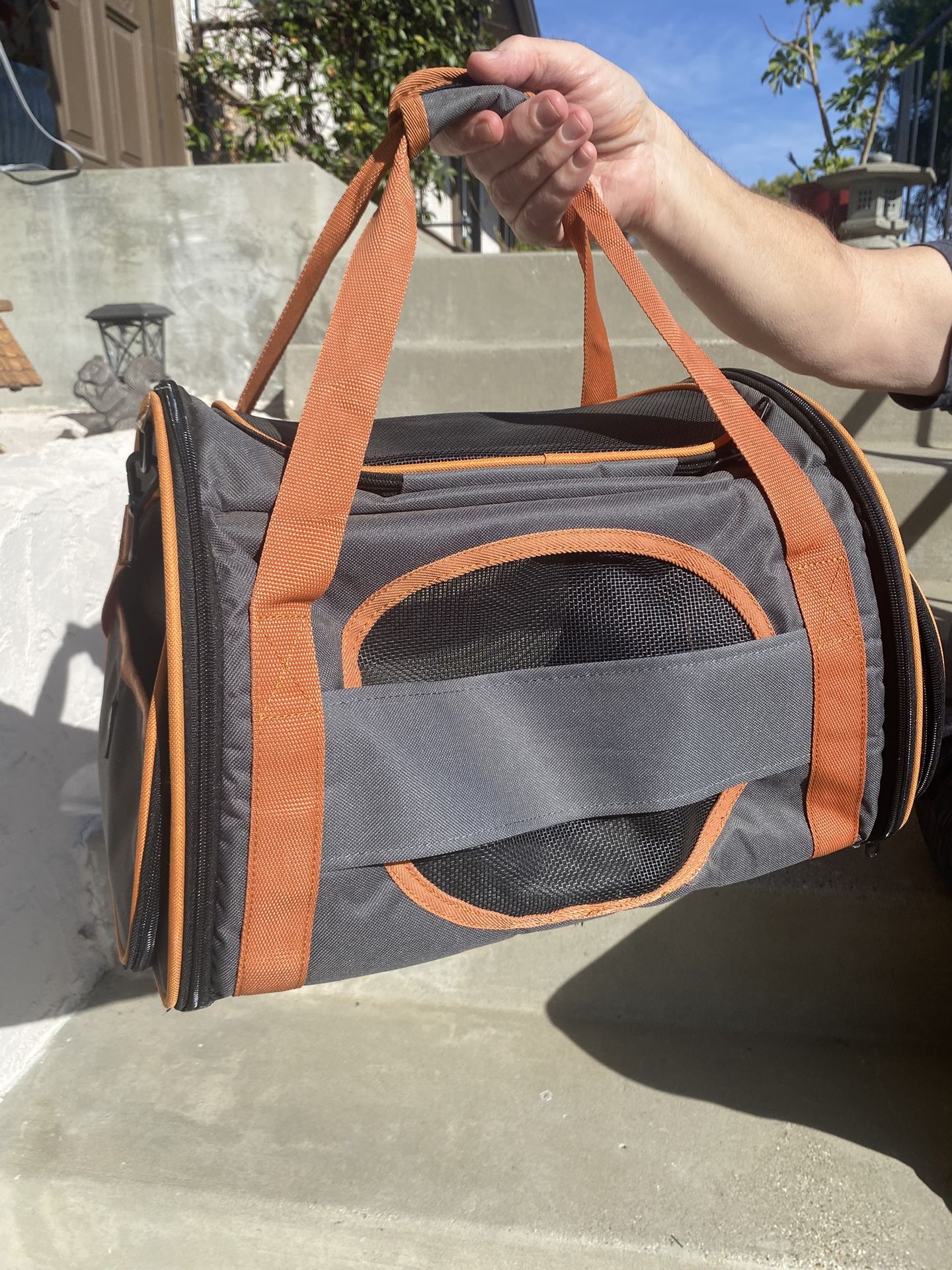 Okmee portable pet carrier Like New