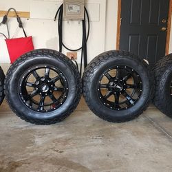 Moto Metal rim with new mutant tires