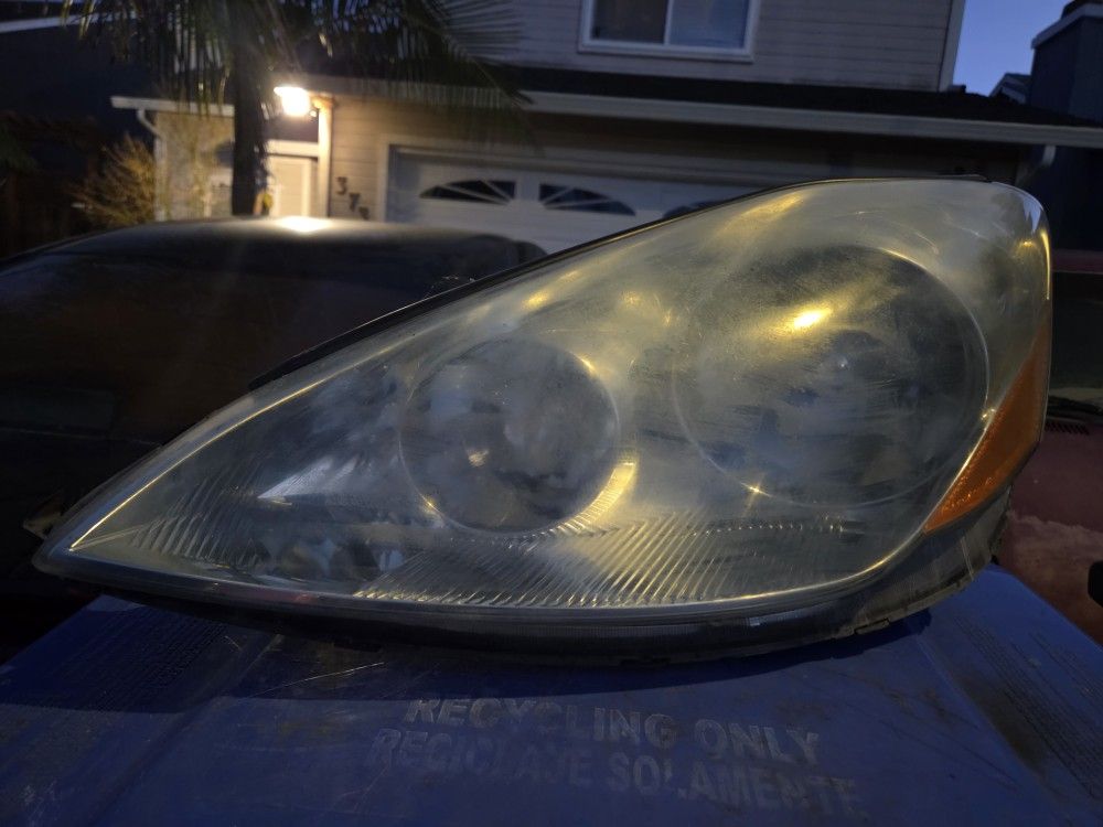 Headlight For Toyota Sienna. Hablo Español: Se Vende Luz Frontal Para Toyota Sienna Minivan