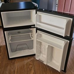 Whirlpool Mini Fridge. Used less then a year.