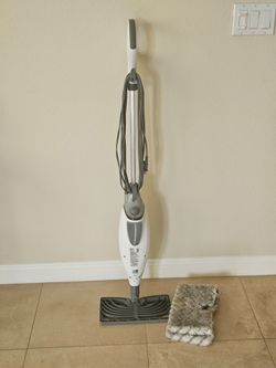 Floor steamer