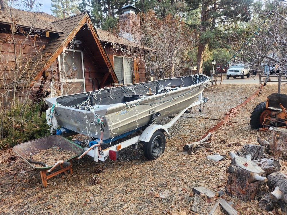 Boat for Lake Fisling, 14 Footer VALCO With Trailer 