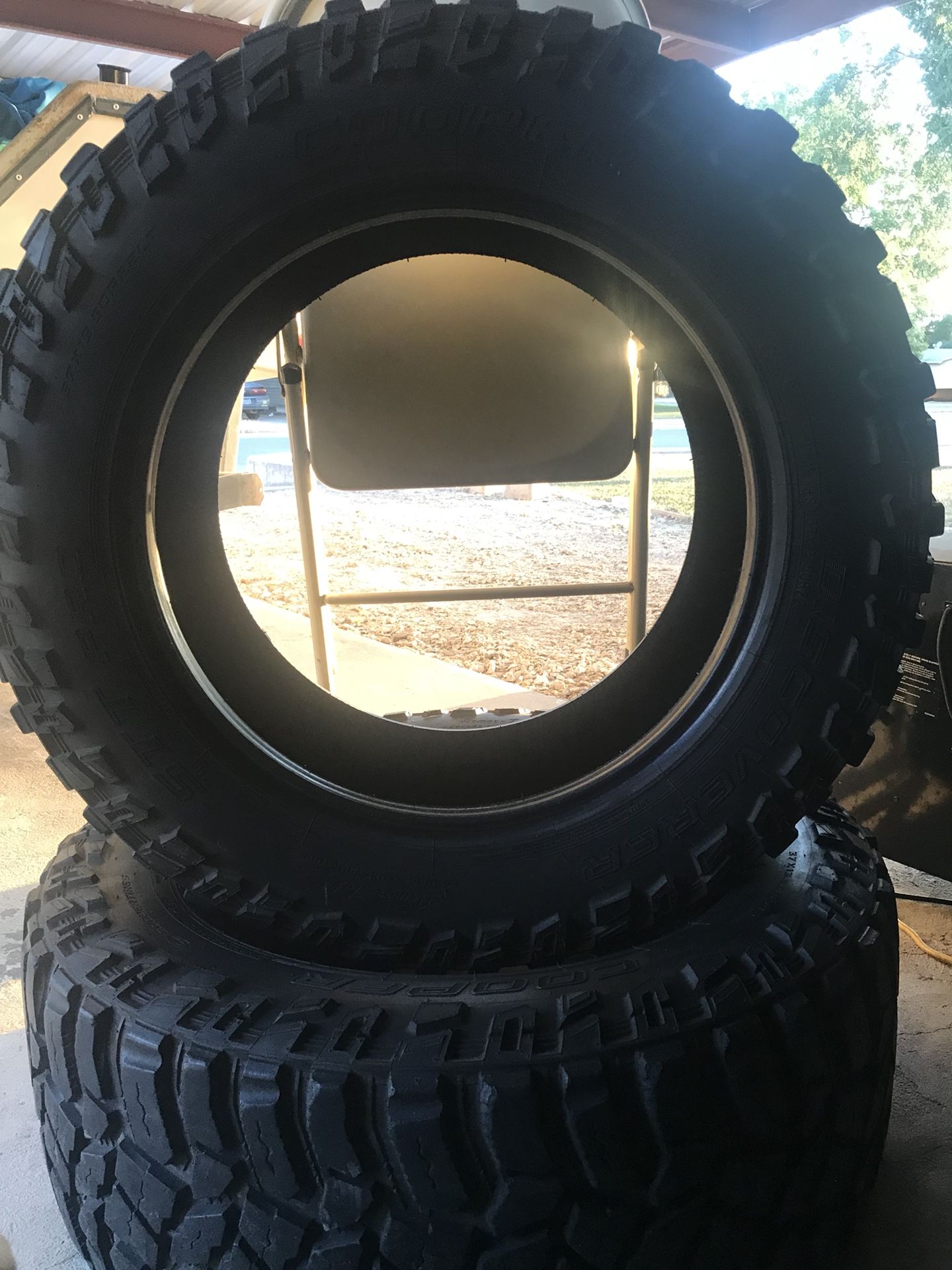 2 tires Cooper Discoverer STT Pro 37 x 13.50R 22LT great condition