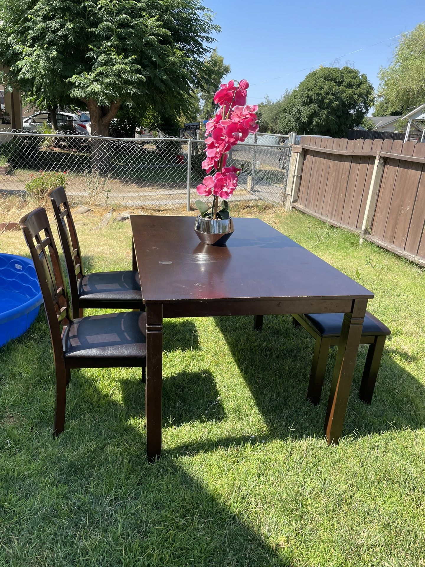 Table & Chairs