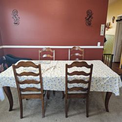 DINING ROOM TABLE WITH 4 CHAIRS