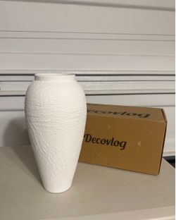 White Ceramic Vase (NEW)