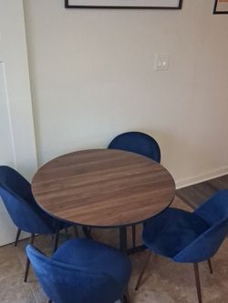 Round Dining Table with 4 Blue Velvet Chairs