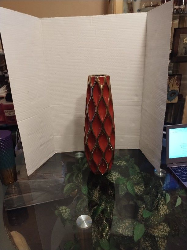 Burgundy And Gold Geometry Top Top 3.5 Inches Length 18 Inch Circumference 17 Inch Base 4 In