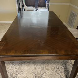 Dining table and 6 chairs in good condition. It’s clean and shine.