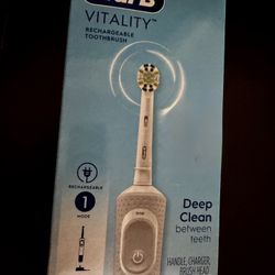 Oral-B FlossAction Rechargeable Electric Toothbrush 