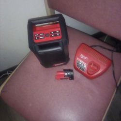 Radio Charger And Battery Milwaukee