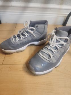 Air jordan 11 retro low size 8.5
