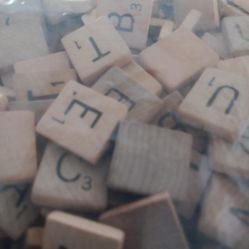 700 scrabble tiles