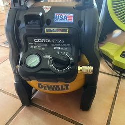 Dewalt 20 V Flexible Cordless Compressor Tool Only