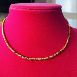 New Gold Tone Chocker Necklace 