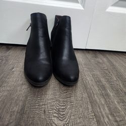 Soda Woman's Size 9.5 Black Booties