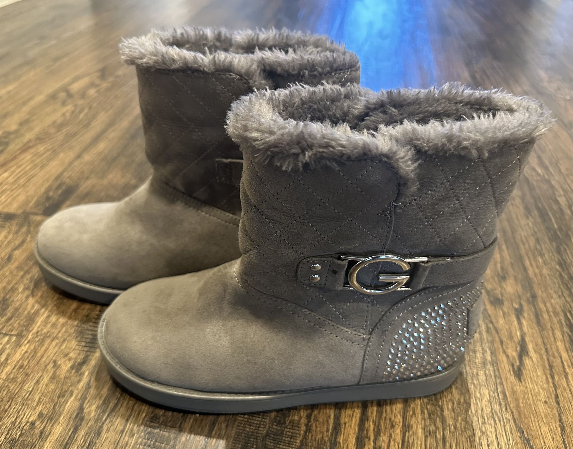 NEW WOT- Guess Grey Suede/ Faux Fur Boots 