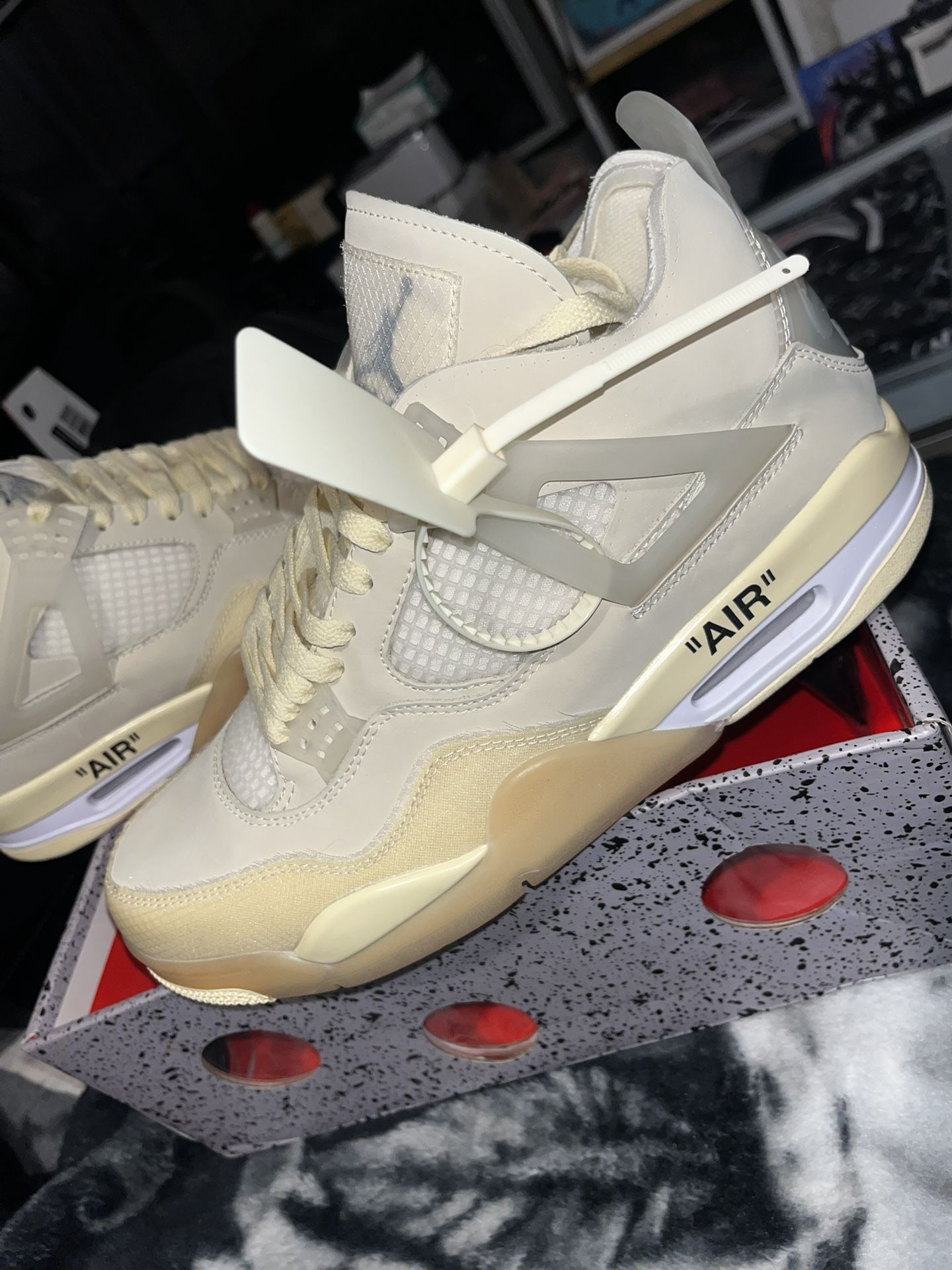 Retro Jordan 4 Off White Sail