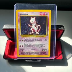 Base Set Mewtwo Vintage Pokemon Card HP