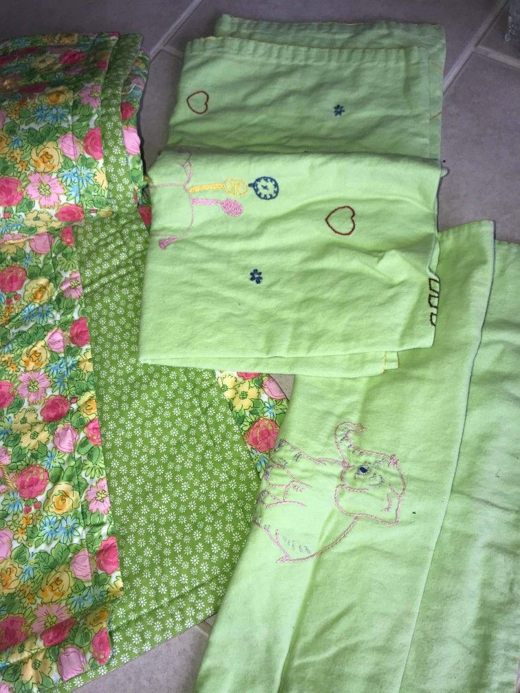 Baby Blankets / Giraffe Makes Wound Sounds