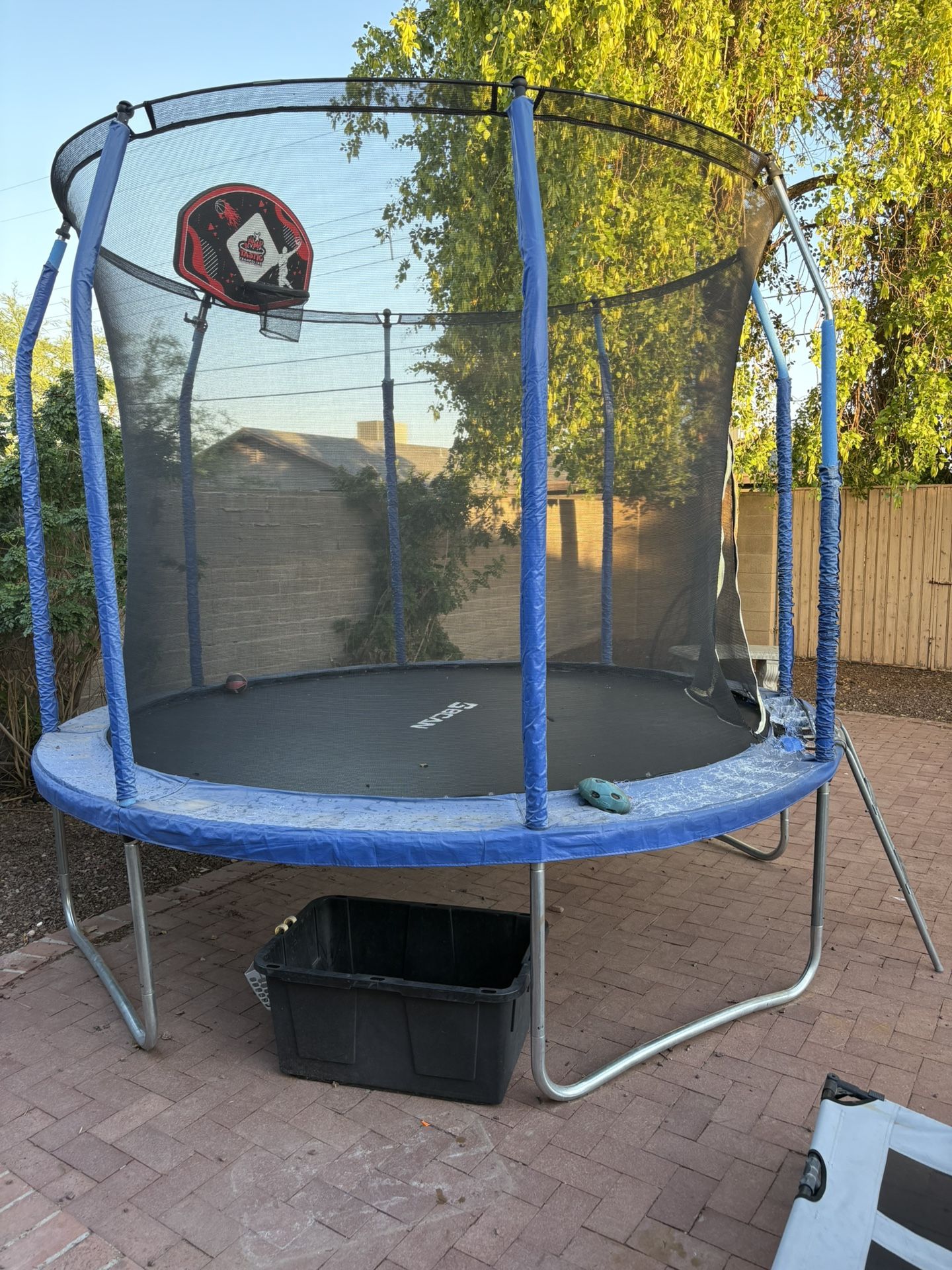10 Foot trampoline With Basketball Hoop