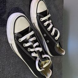 Converse Chuck Taylor All-stars Size 4