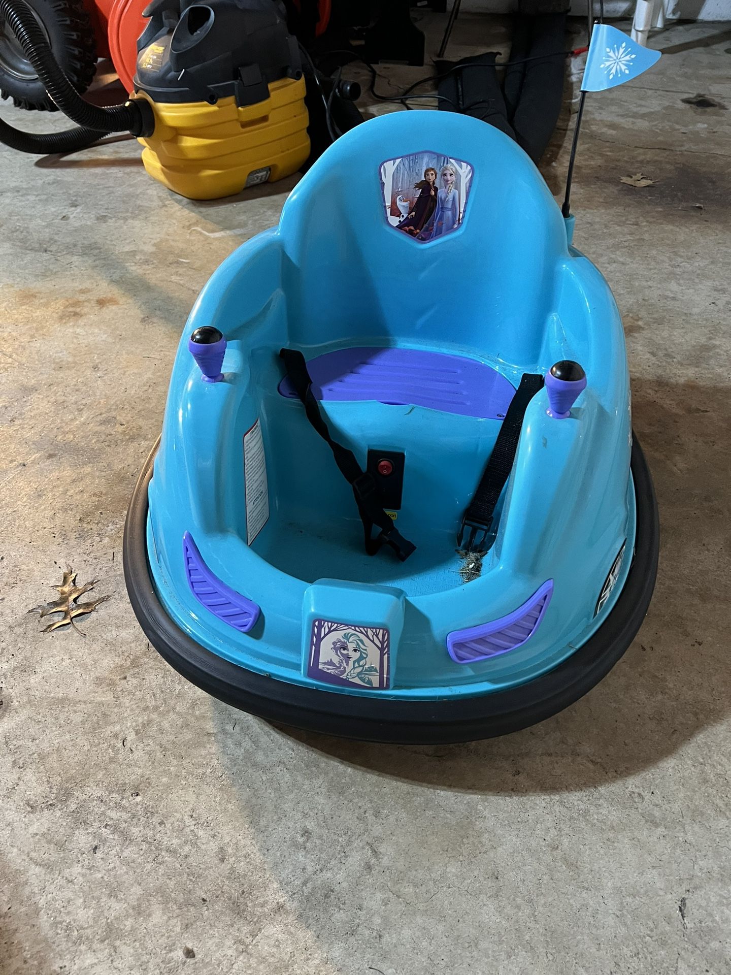 Disney's Frozen 6 Volts Bumper Car, Battery Powered Ride on, Fun LED Lights Includes, Charger, Ages 1.5- 4 Years, for Boys and Girls