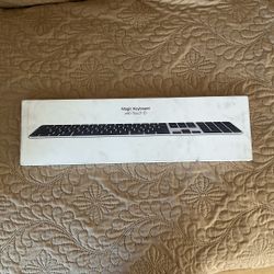 Apple Magic Keyboard with Touch ID and Numeric Keypad for Mac Models with Apple Silicon Black