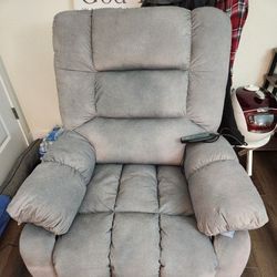 Not used recliner massage chair
35x41x41H", seperates in 2 parts(fit in toyota camry) , assembled for the photoes, seperable arm rests, $200 OBO 